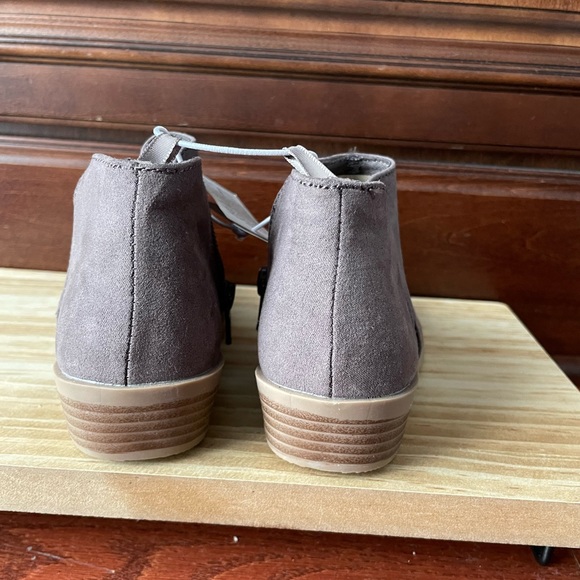Old Navy toddler Faux Suede ankle bootie, size 11 - Picture 3 of 4